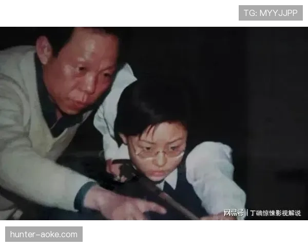 潘晓婷出场拎的包比我一个月房租还贵，真是又帅又让人羡慕到想吐